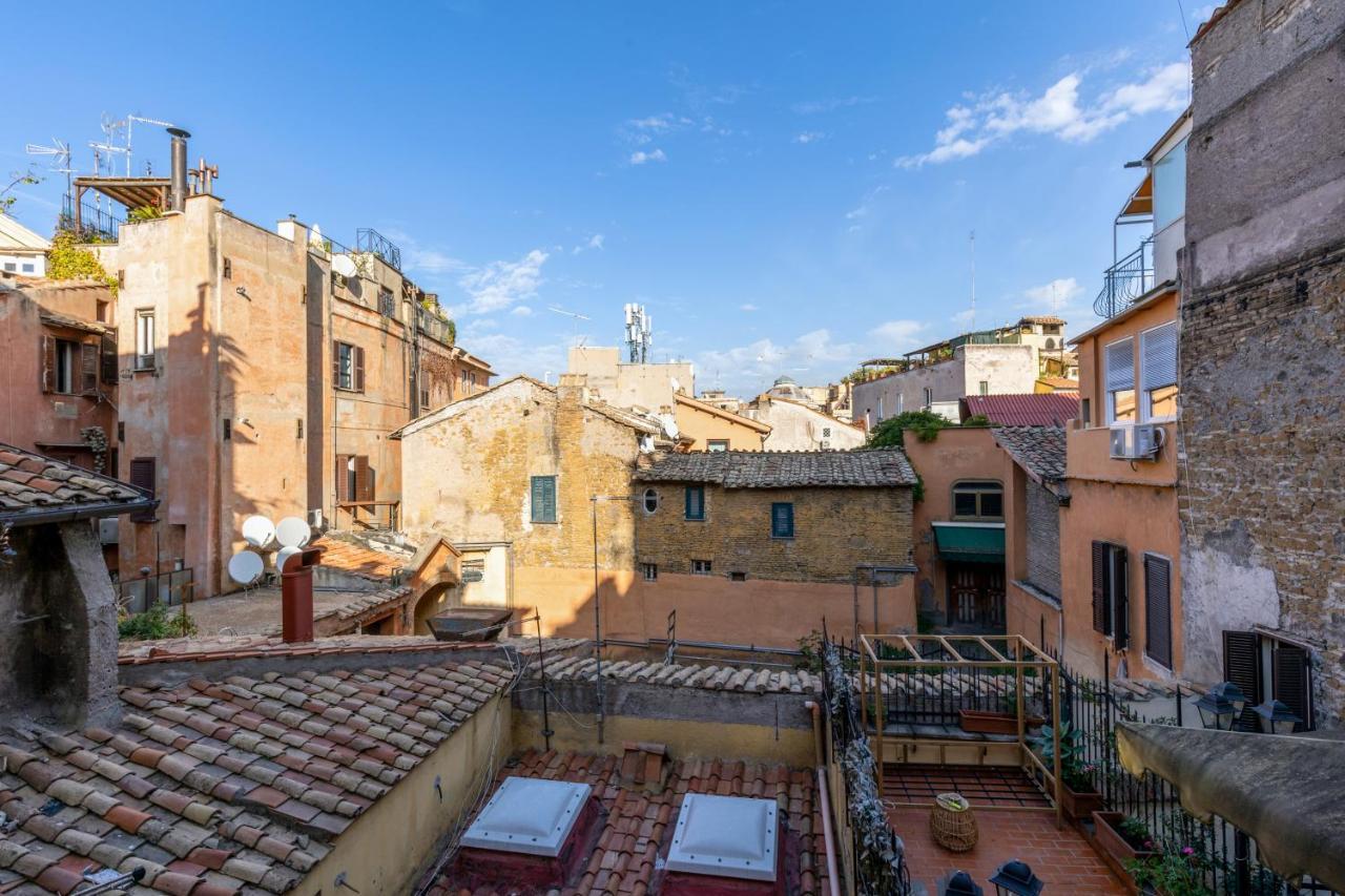 Trastevere House With Balcony,quiet New Appartamento Roma